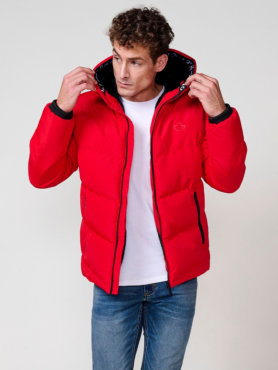 Gesteppte rote Herrenjacke mit hohem Kragen, Kapuze, Reißverschluss und Taschen. Aus 100 % Polyester, warm, leicht und strapazierfähig.
