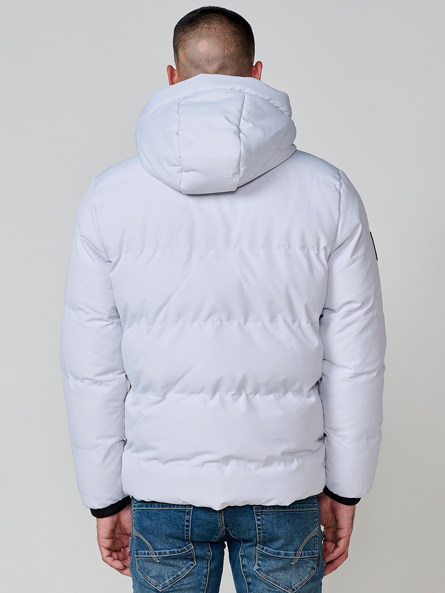 Gesteppte perlgraue Herrenjacke mit hohem Kragen, Kapuze, Reißverschluss und Taschen. Aus 100 % Polyester, warm, leicht und strapazierfähig.