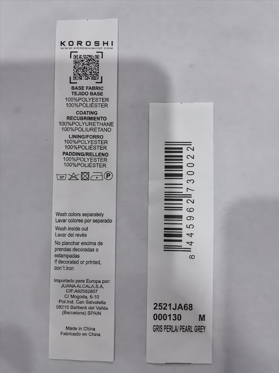 : Perlgraue gesteppte Herrenweste mit hohem Kragen und Frontreißverschluss. Aus 100 % Polyester, warm, leicht und strapazierfähig.