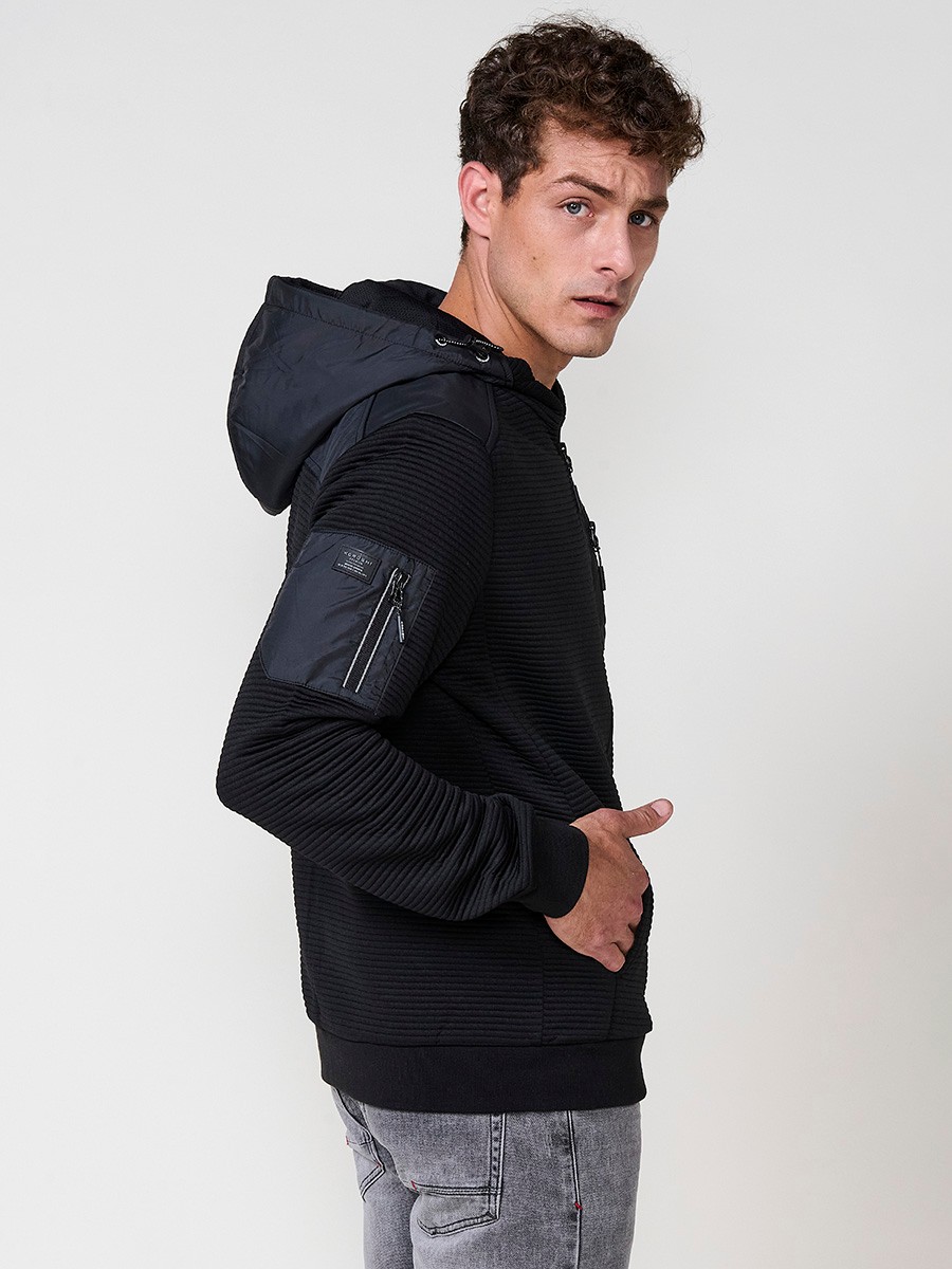 Men’s black hoodie jacket with high neck, hood and zip closure. Made of 100% polyester, comfortable, lightweight and versatile.