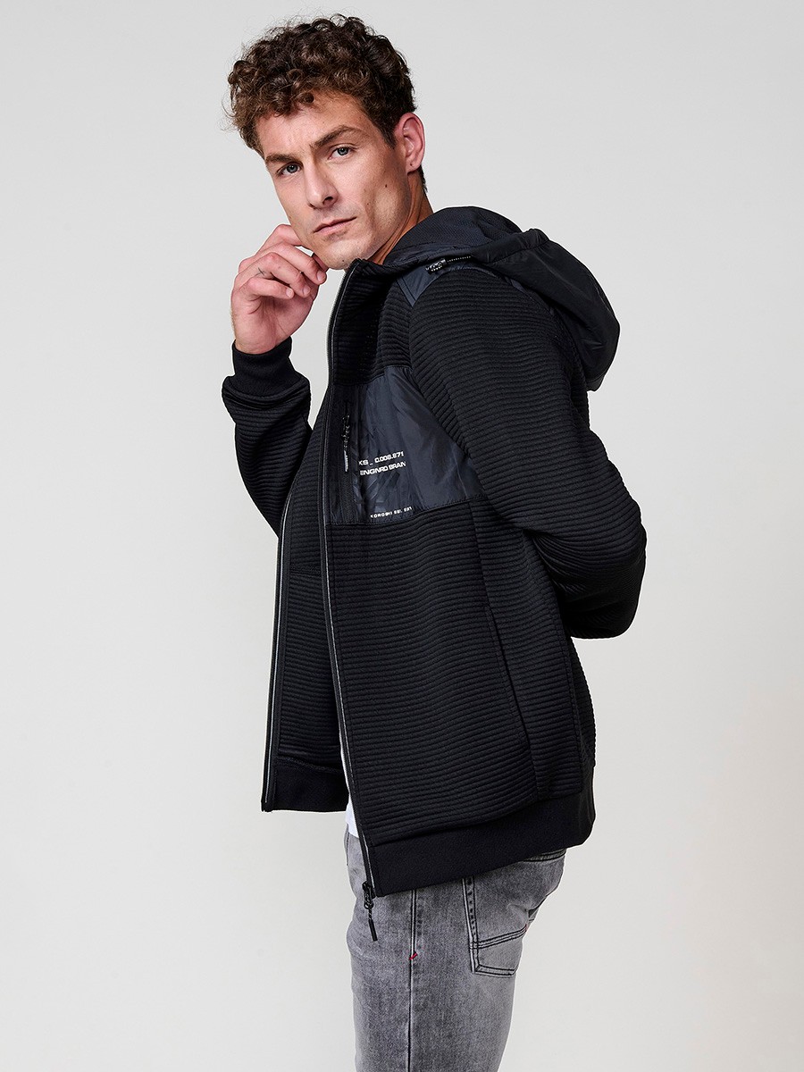 Men’s black hoodie jacket with high neck, hood and zip closure. Made of 100% polyester, comfortable, lightweight and versatile.