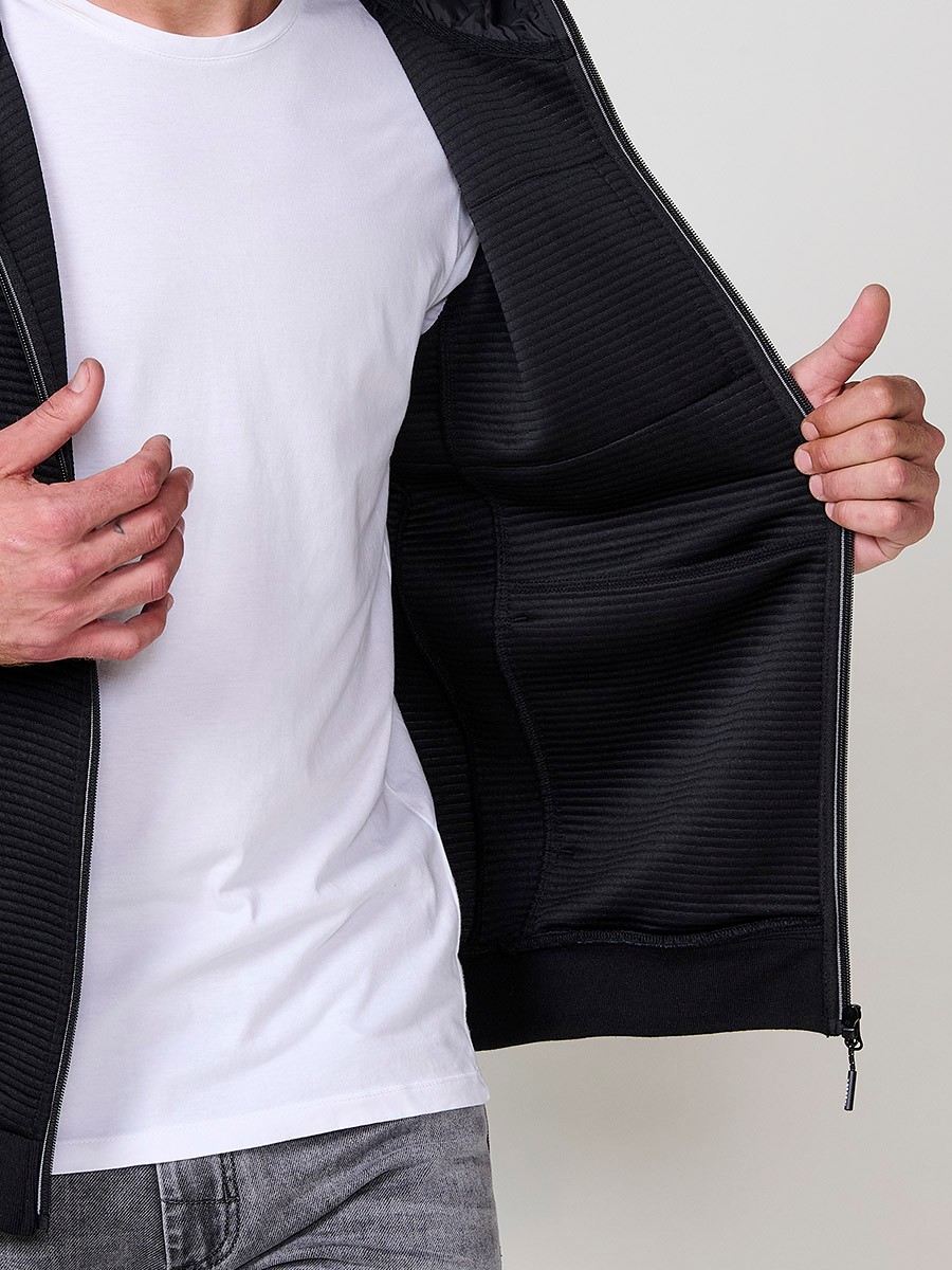 Men’s black hoodie jacket with high neck, hood and zip closure. Made of 100% polyester, comfortable, lightweight and versatile.
