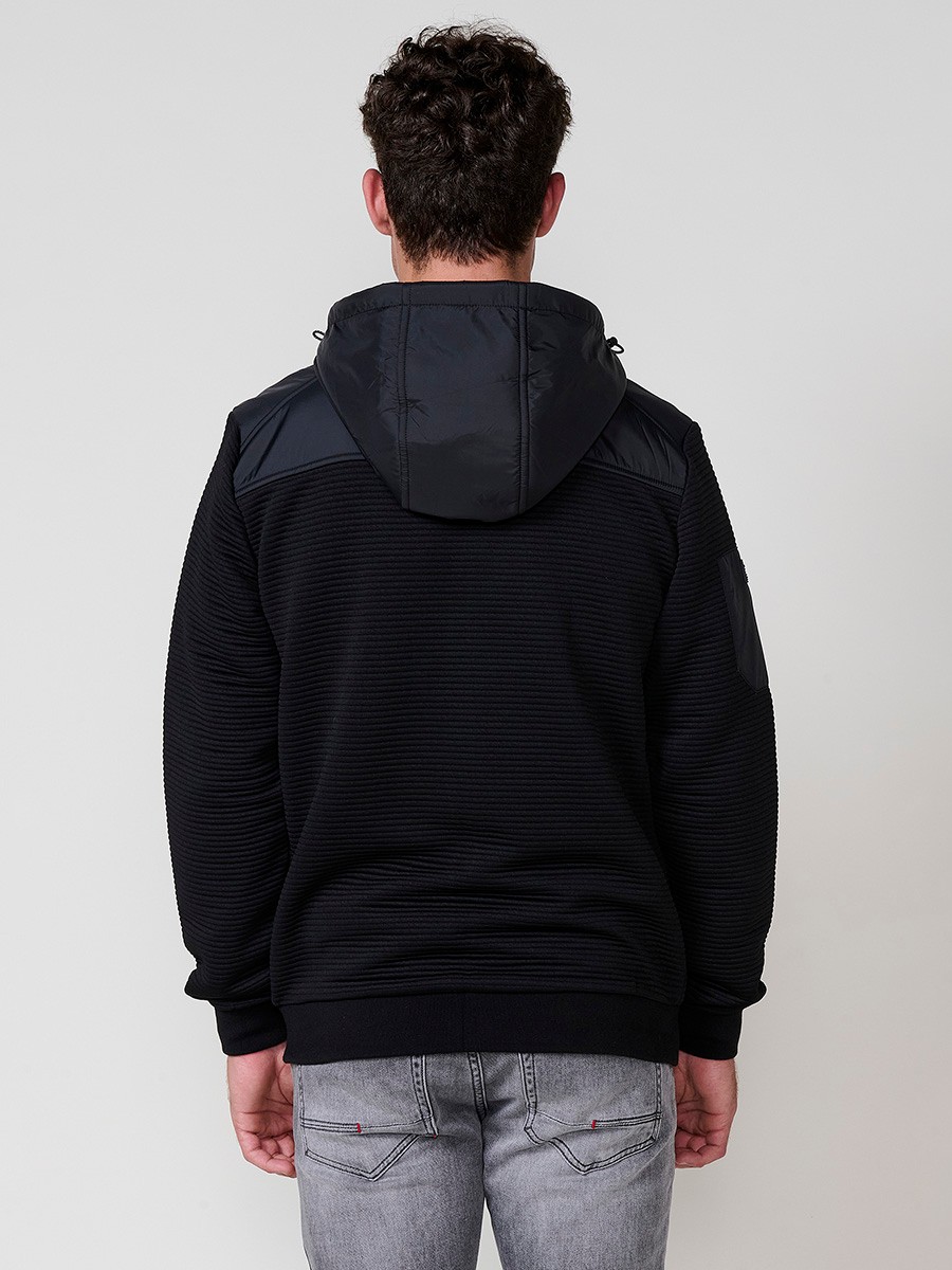 Men’s black hoodie jacket with high neck, hood and zip closure. Made of 100% polyester, comfortable, lightweight and versatile.
