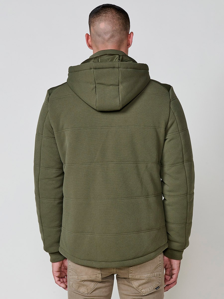 Gesteppte Herrenjacke in Khaki mit abnehmbarer Kapuze, hohem Kragen und Reißverschluss. Aus 100 % Polyester, warm, strapazierfähig und vielseitig.