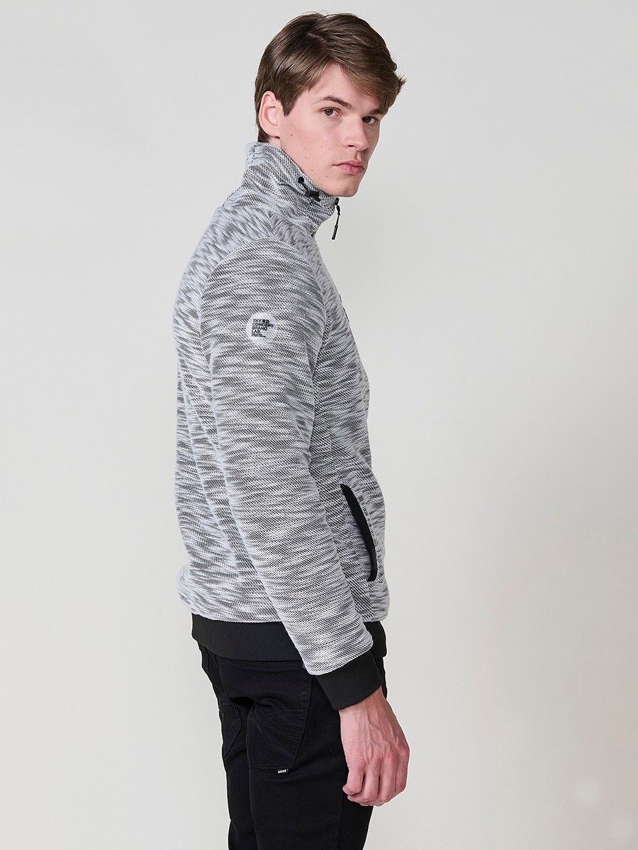 Chaqueta sudadera crudo de hombre con capucha y cierre delantero de cremallera. Confeccionada en 100% poliéster, cómoda, ligera y versátil.