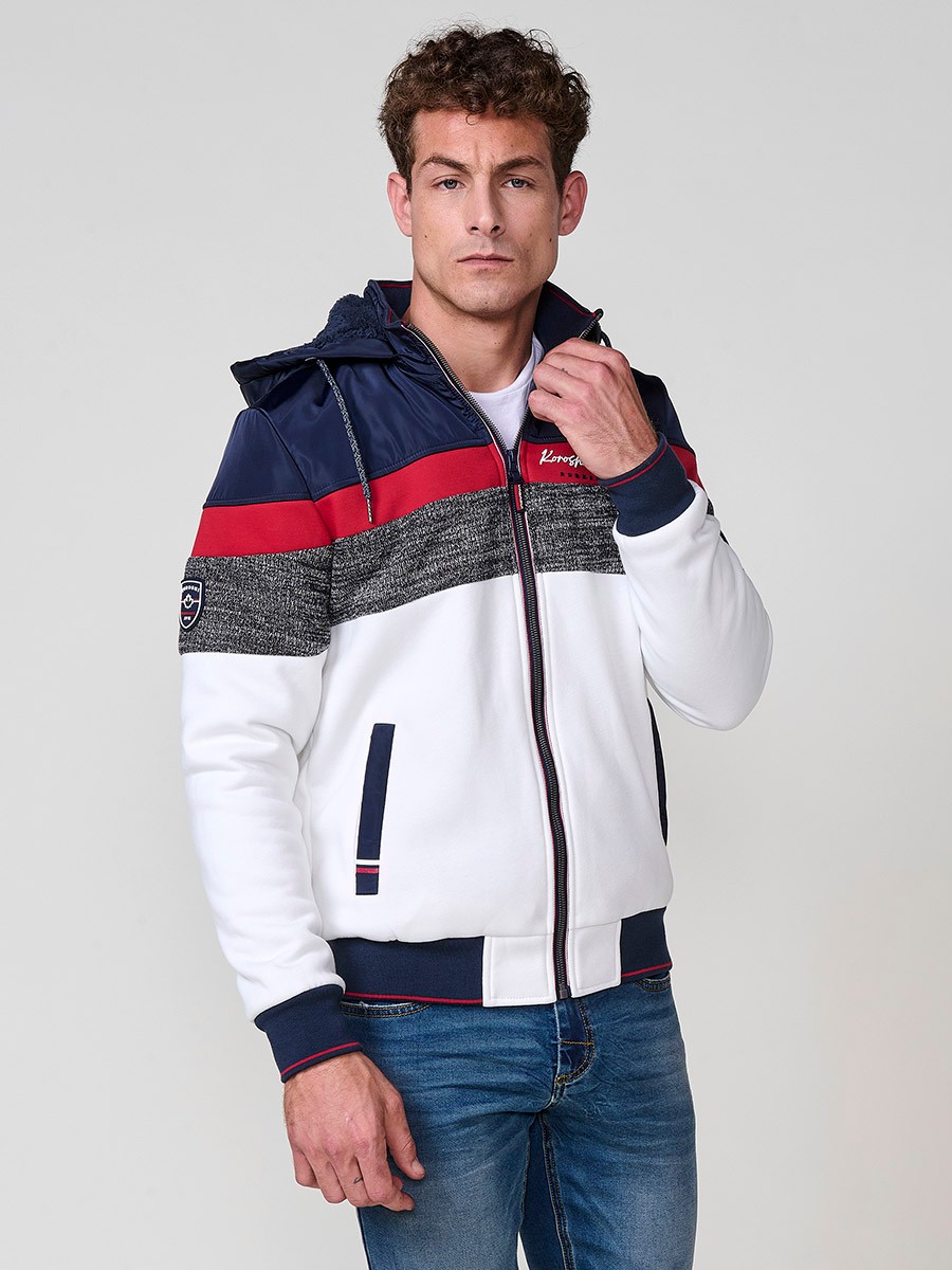 Chaqueta sudadera crudo de hombre con capucha y cierre delantero de cremallera. Confeccionada en 100% poliéster, ligera, resistente y versátil.