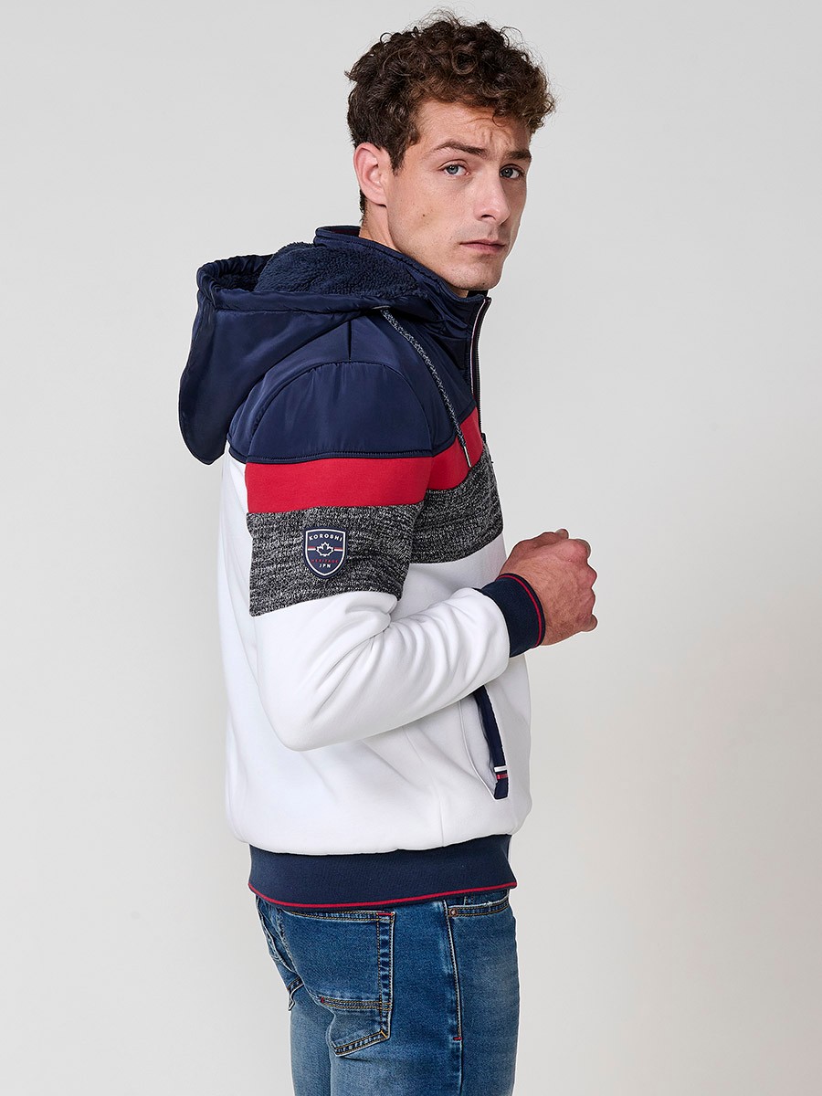 Chaqueta sudadera crudo de hombre con capucha y cierre delantero de cremallera. Confeccionada en 100% poliéster, ligera, resistente y versátil.