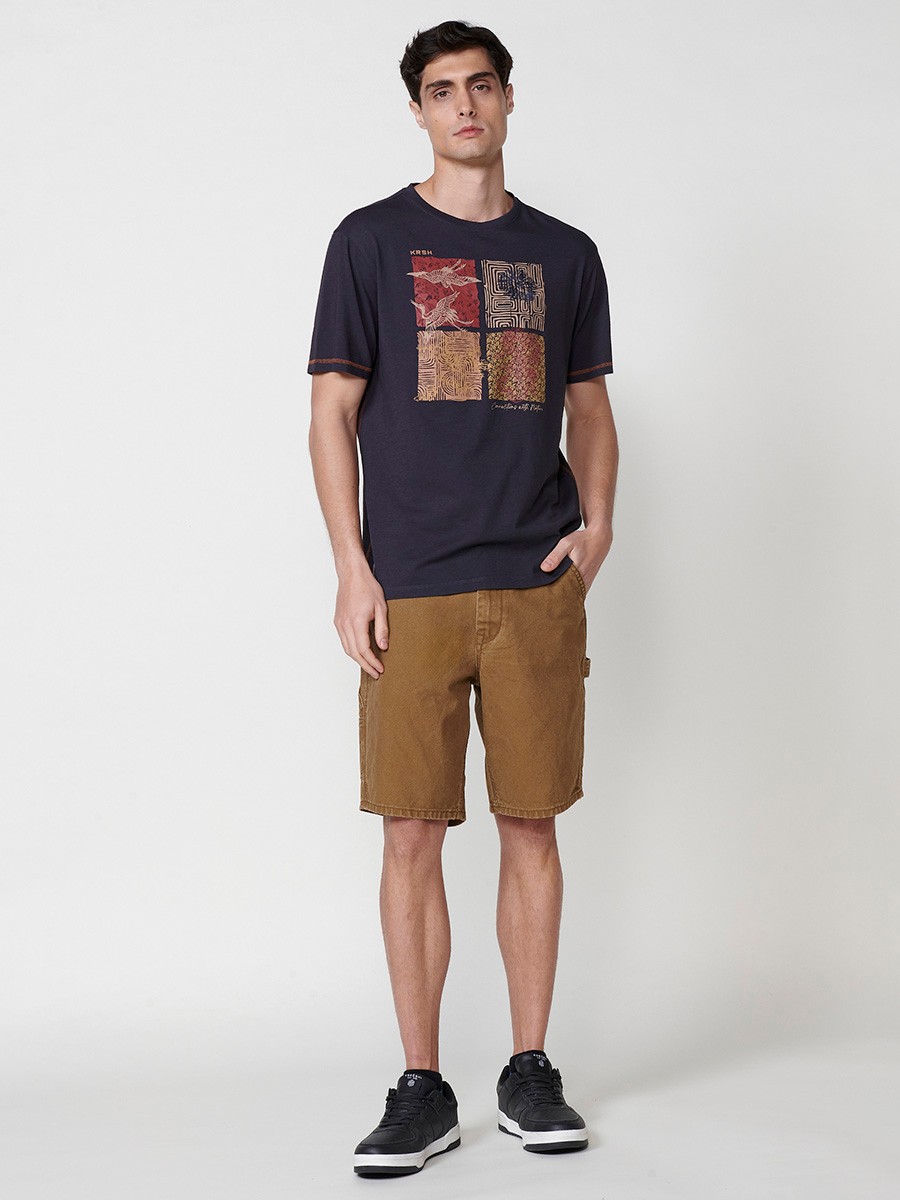 Camiseta de hombre navy con estampado frontal y cuello redondo