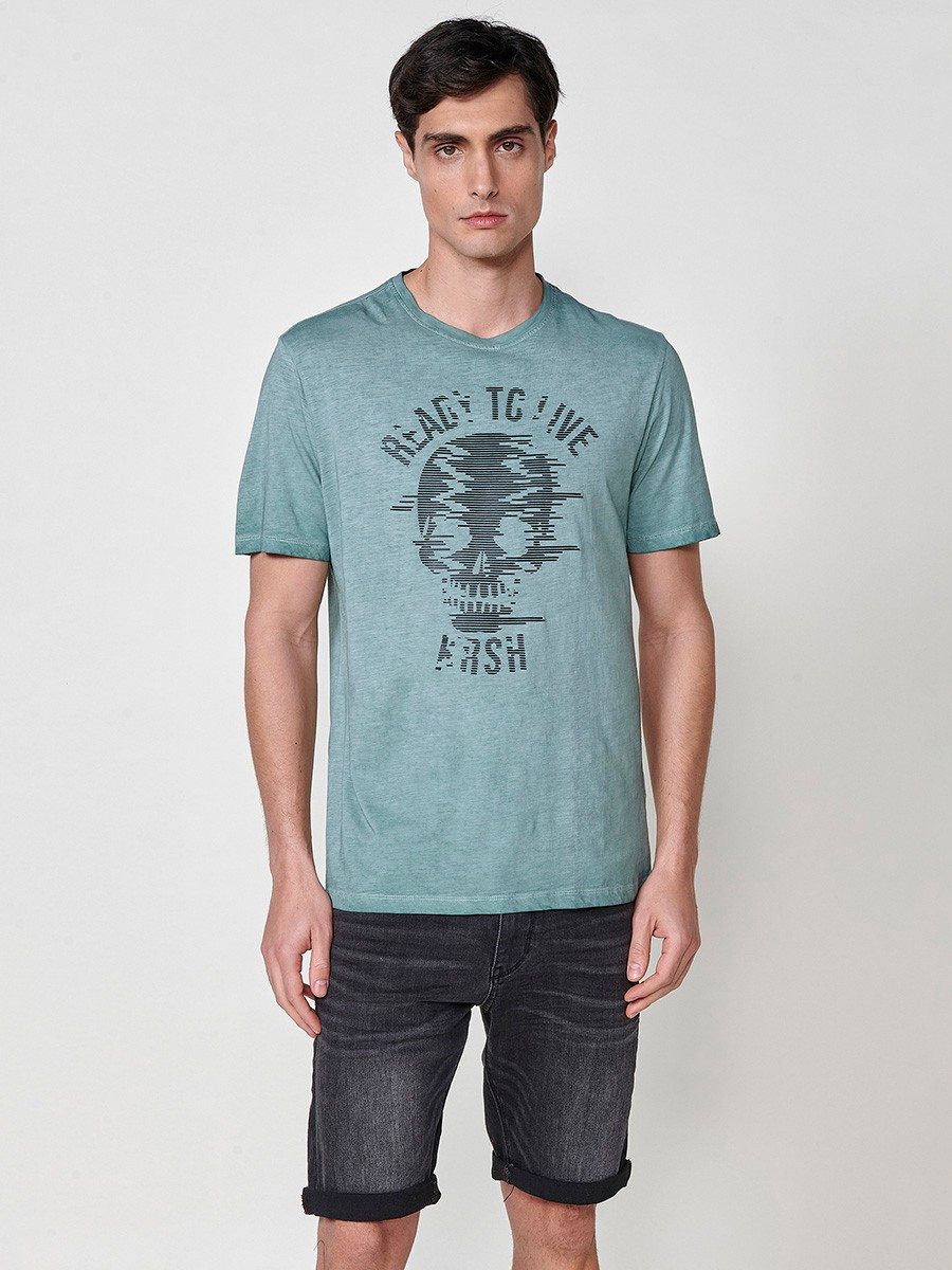 Camiseta de hombre verde con estampado frontal y cuello redondo
