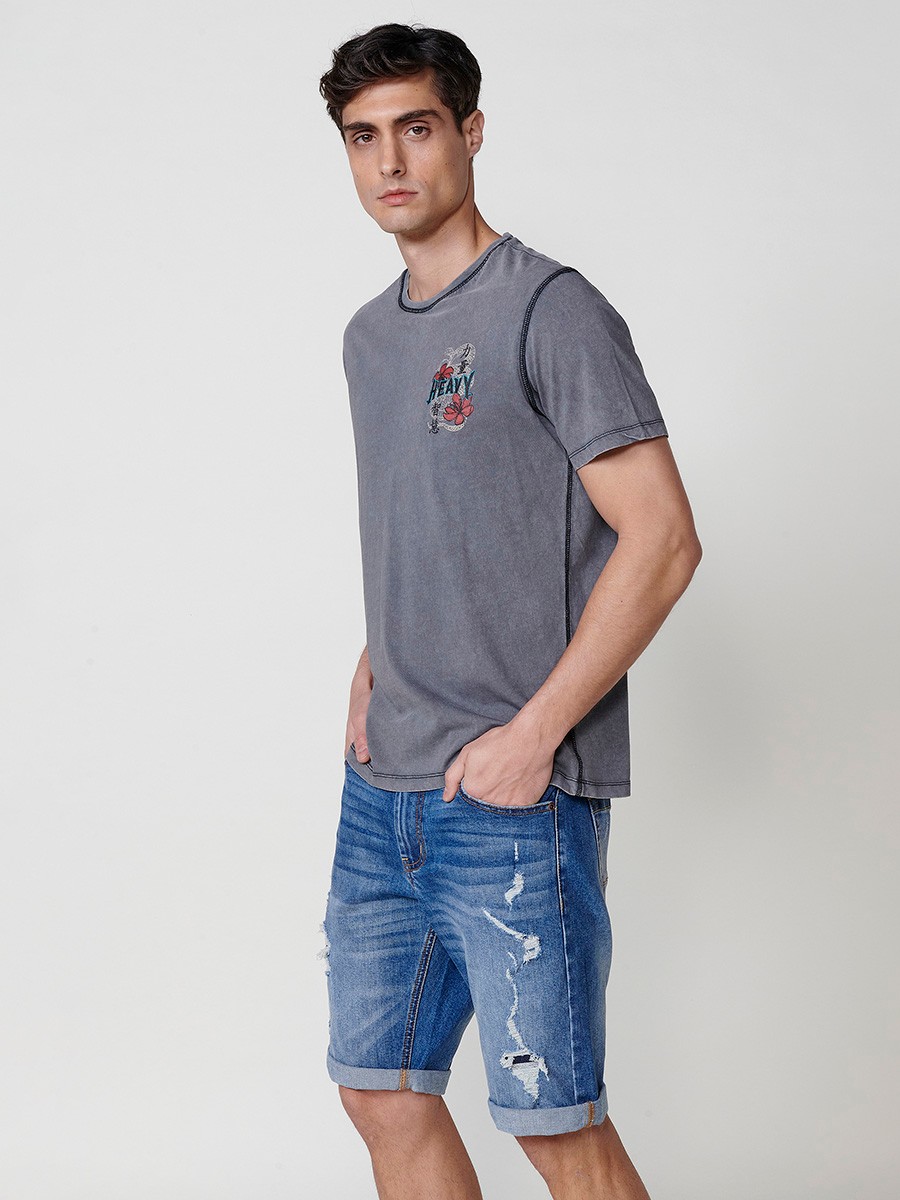 Camiseta gris de algodón con estampado y cuello redondo para hombre