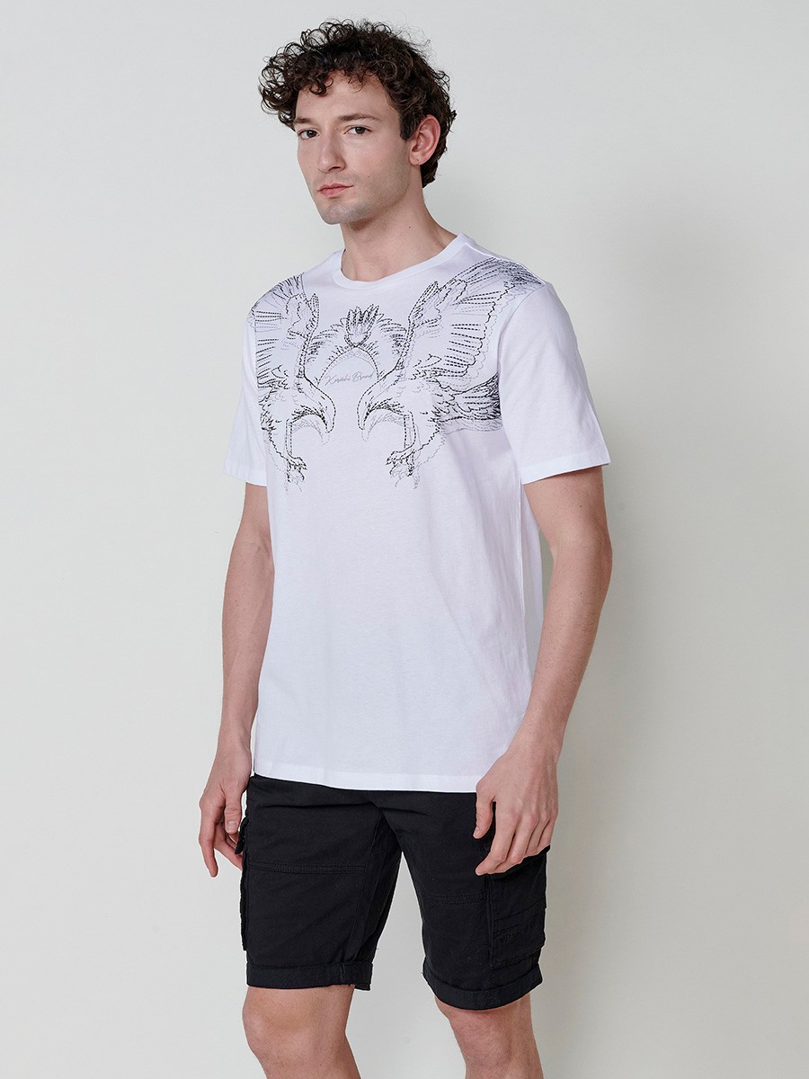Camiseta blanca de algodón con estampado frontal y cuello redondo para hombre