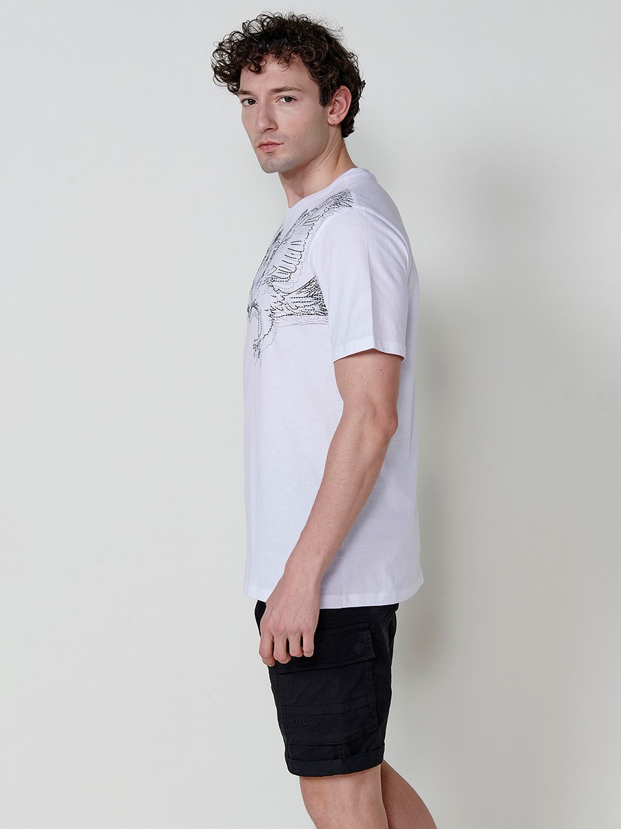 Camiseta blanca de algodón con estampado frontal y cuello redondo para hombre