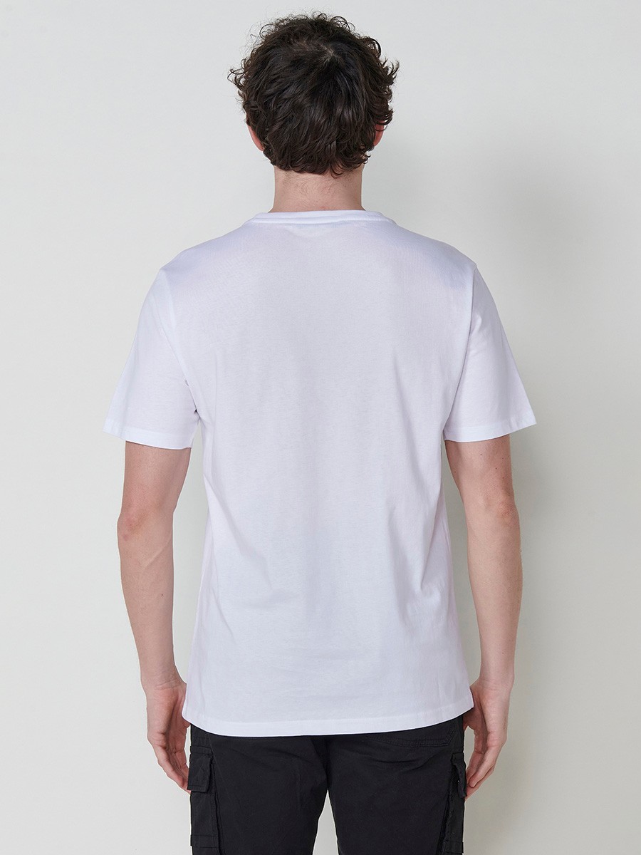 Camiseta blanca de algodón con estampado frontal y cuello redondo para hombre