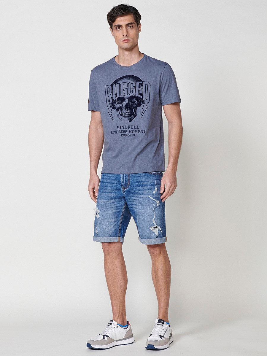 Camiseta de algodón color índigo azul con estampado frontal y cuello redondo para hombre
