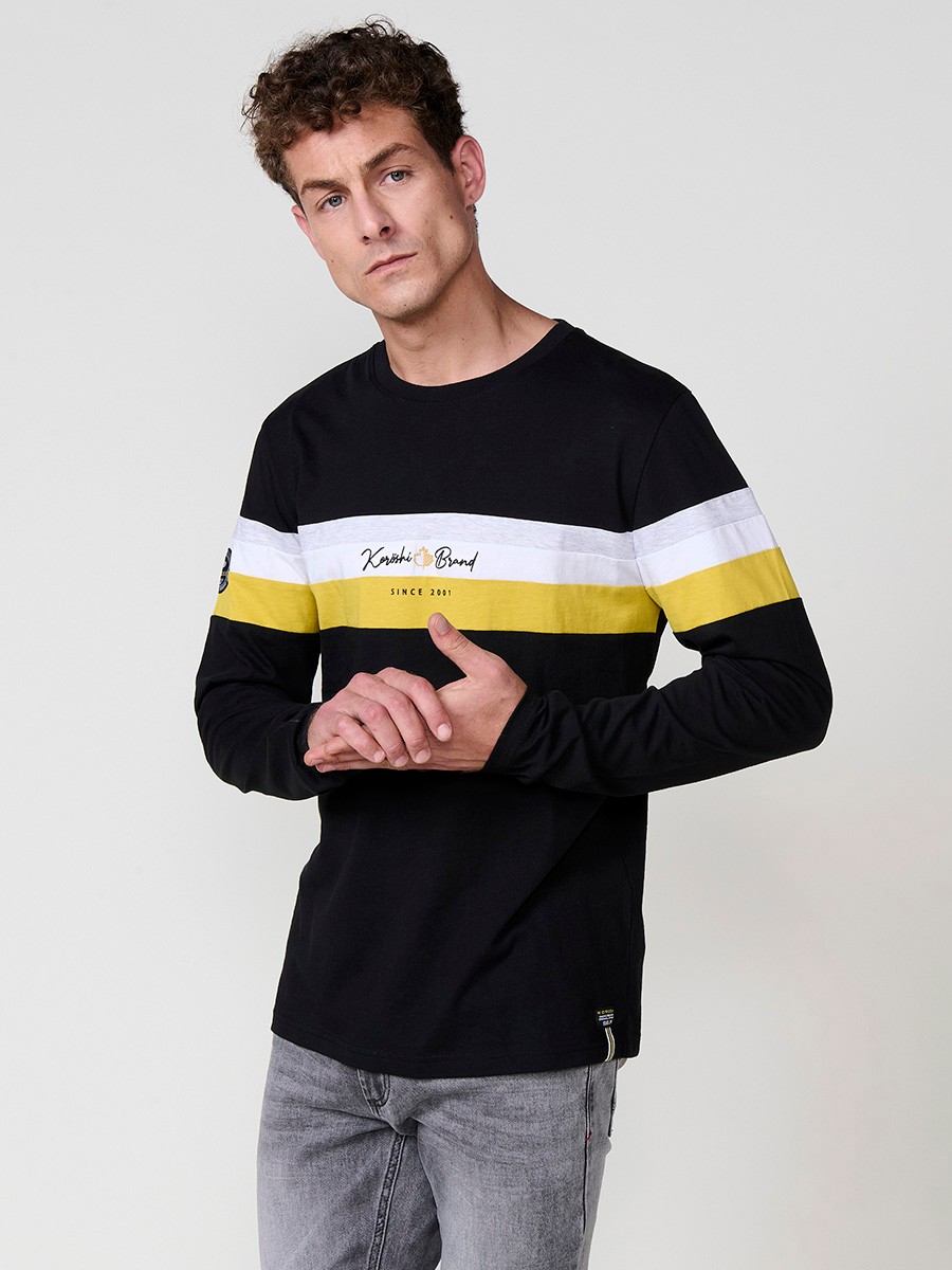 Camiseta de hombre negra de manga larga, 100% algodón, con cuello redondo y estampado delantero.