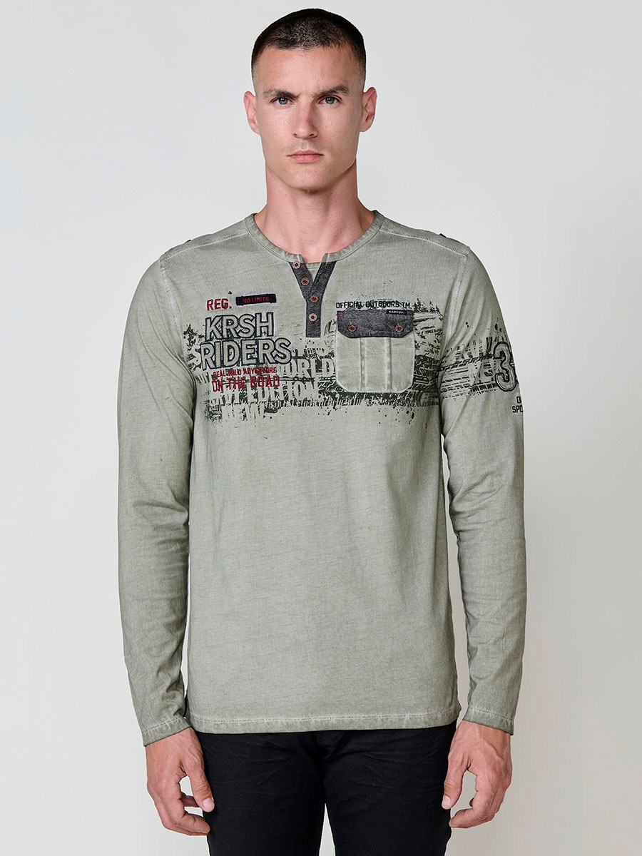 Camiseta de hombre kaki de manga larga, 100% algodón, con cuello redondo con abertura y estampado delantero.