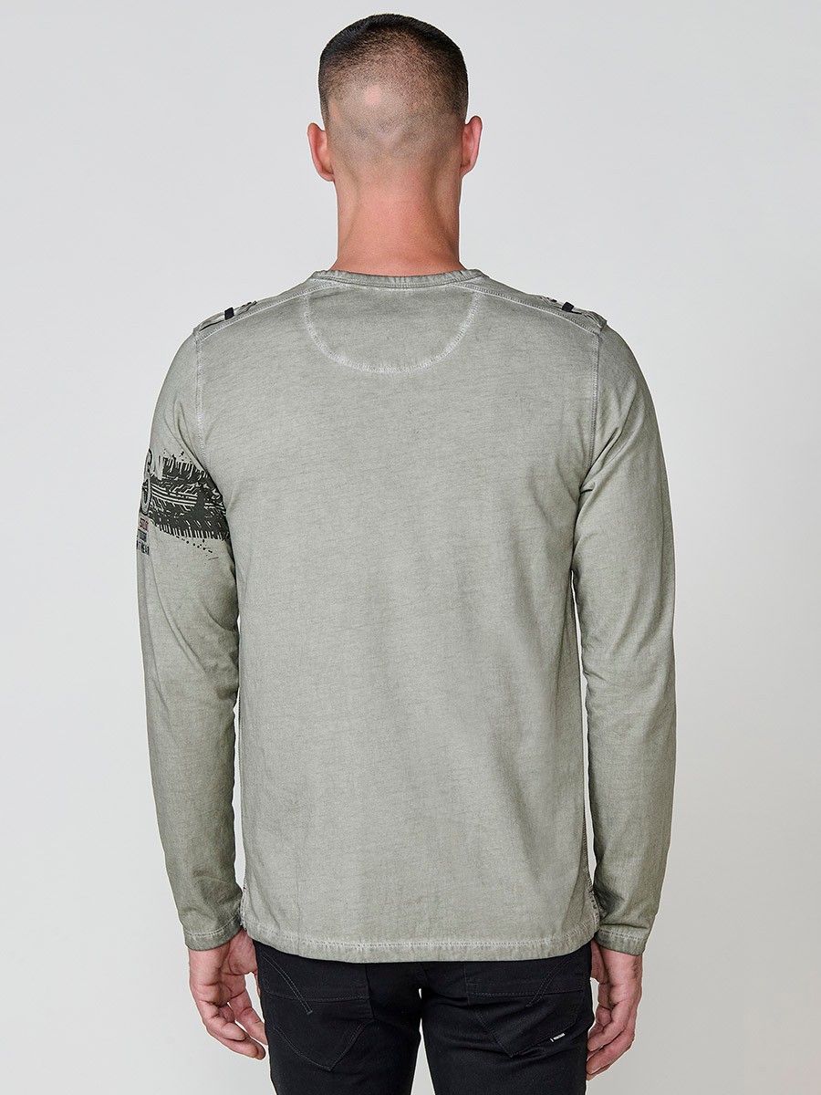 Camiseta de hombre kaki de manga larga, 100% algodón, con cuello redondo con abertura y estampado delantero.