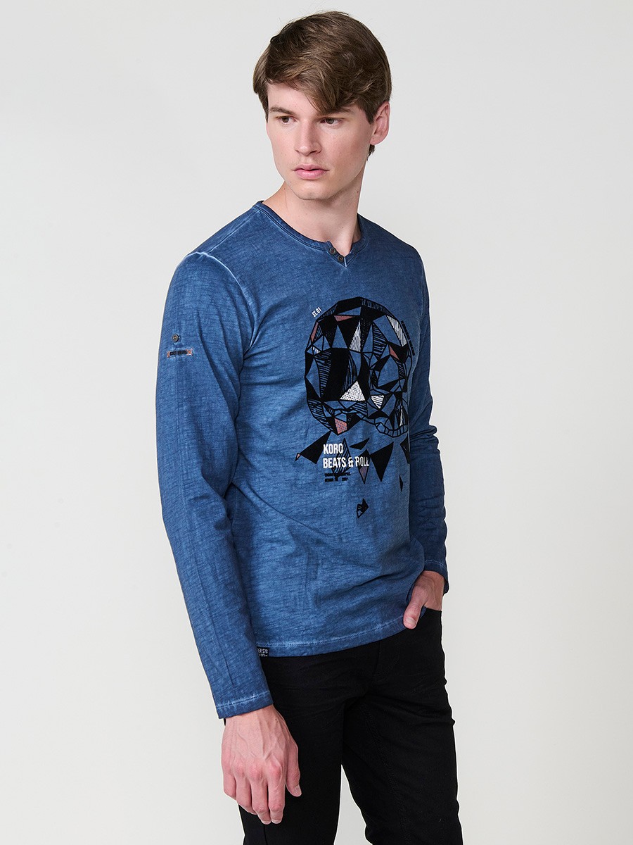 Camiseta de hombre azul de manga larga, 100% algodón, con cuello redondo con abertura y estampado delantero.