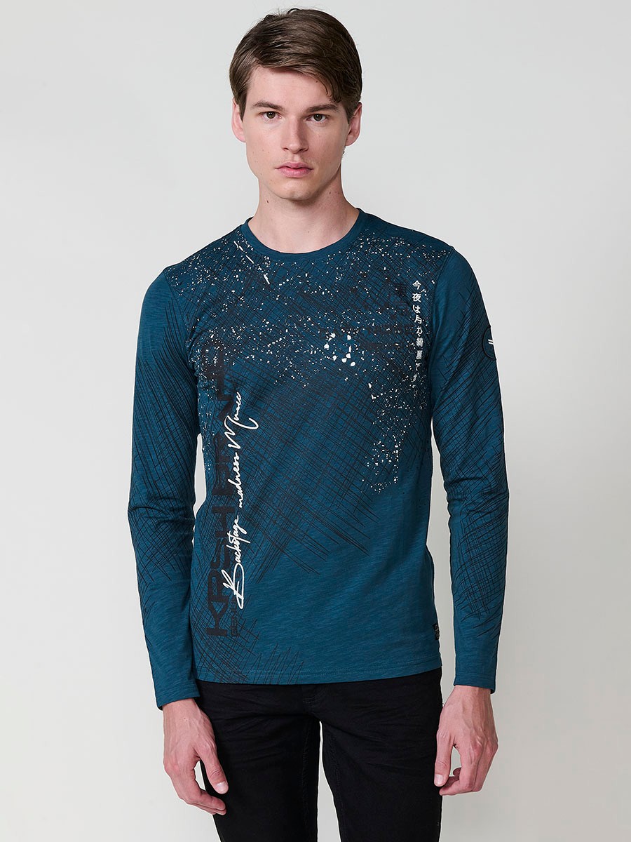 Camiseta de hombre verde de manga larga, 100% algodón, con cuello redondo con abertura y estampado delantero.
