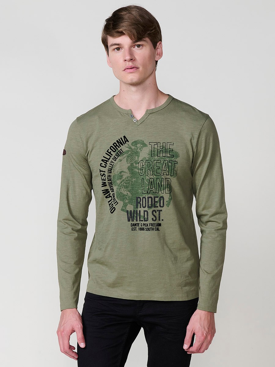 Camiseta de hombre kaki de manga larga, 100% algodón, con cuello redondo con abertura y estampado delantero.