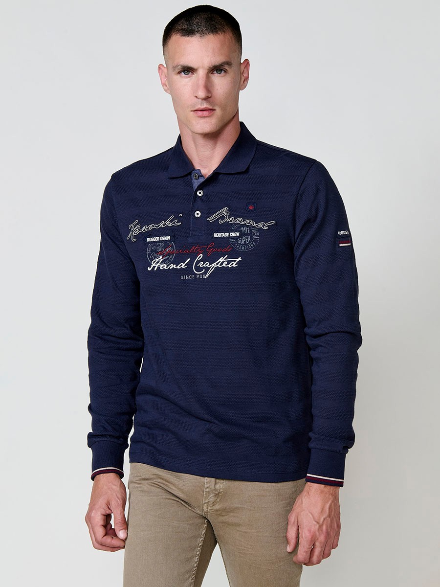 Polo de hombre en color navy, de manga larga y cuello camisero. Prenda masculina básica de algodón 100%.