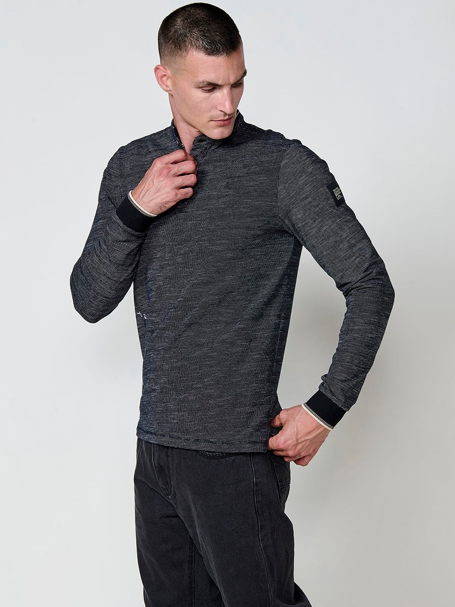 Polo de hombre negro de manga larga, 100% algodón, con cuello redondo, abertura con botones y estilo versátil.