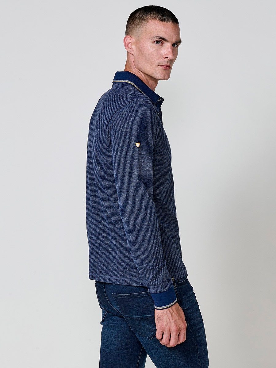 Polo de hombre navy de manga larga, 100% algodón, con cuello camisero, abertura con botones y estilo versátil.