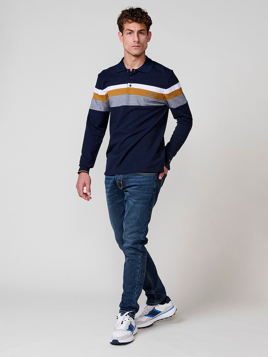 Polo de hombre ocre de manga larga, 100% algodón, con cuello camisero y estilo versátil para looks casuales o elegantes.