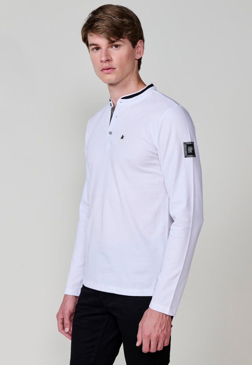 Men’s white long sleeve polo shirt with crew neck in 100% cotton. Comfortable, breathable and versatile for everyday wear.