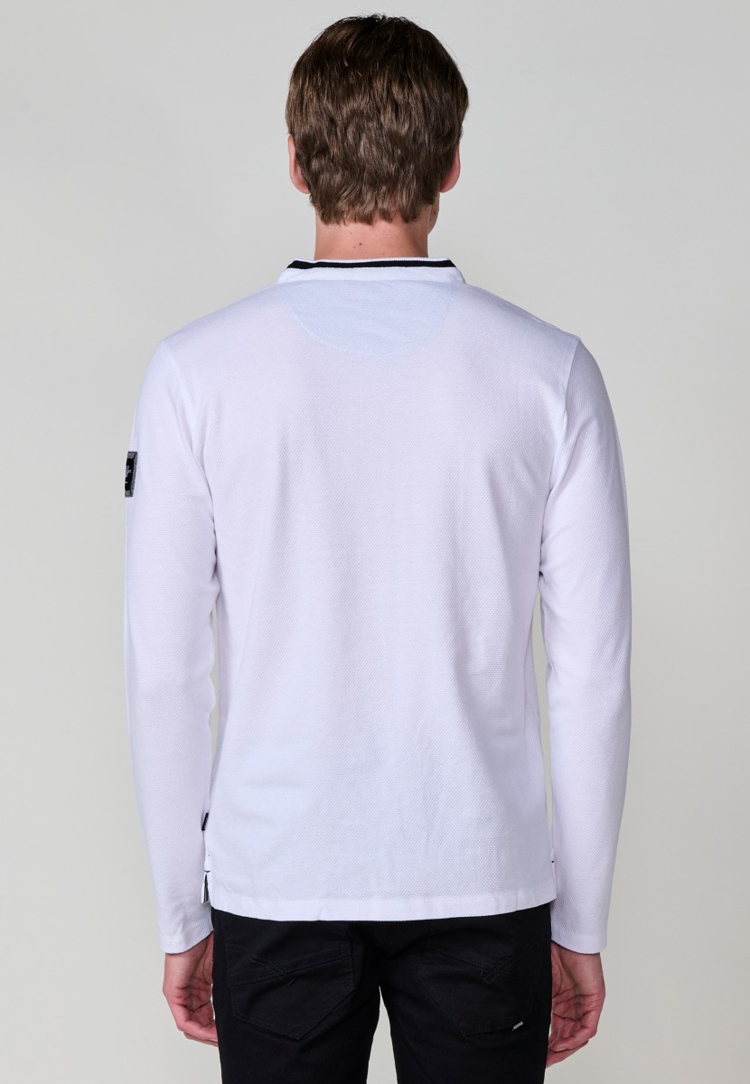 Men’s white long sleeve polo shirt with crew neck in 100% cotton. Comfortable, breathable and versatile for everyday wear.