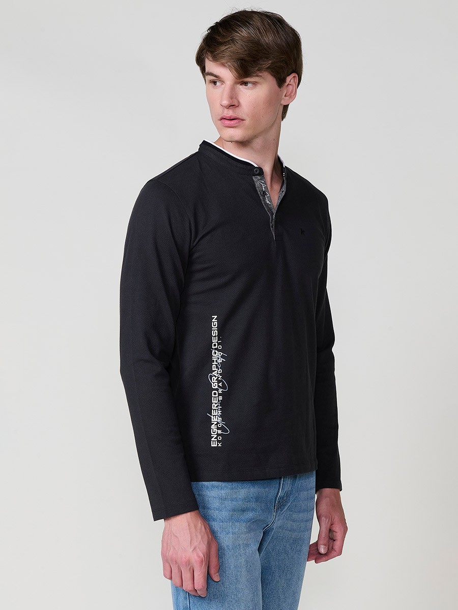 Polo de hombre antracita de manga larga, 100% algodón, con cuello redondo y estilo versátil para looks urbanos y elegantes.