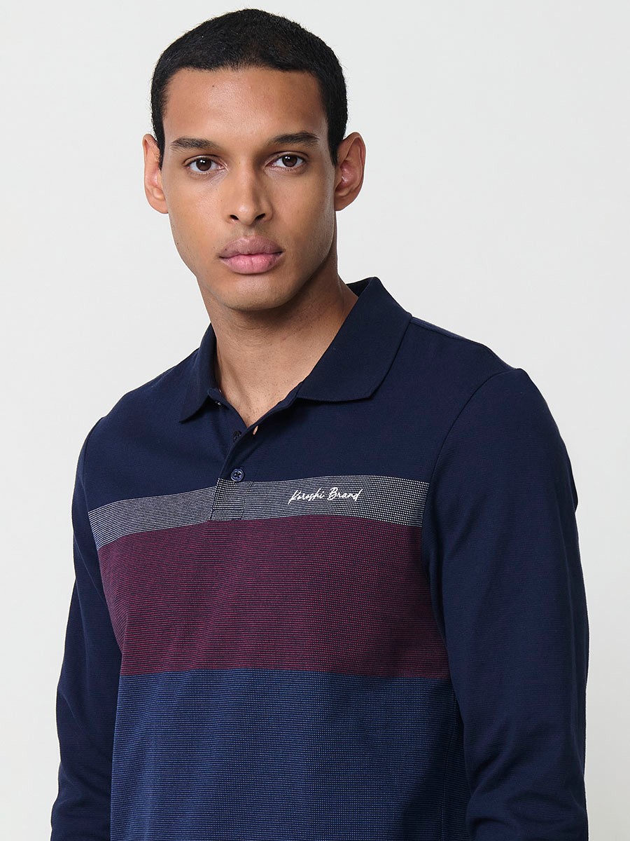 Polo de hombre en color navy de manga larga con cuello camisero. Prenda masculina básica 100% algodón.