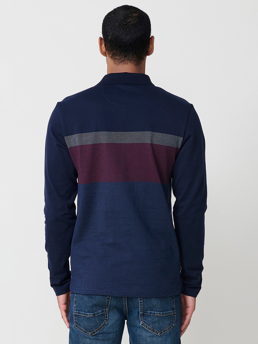 Polo de hombre en color navy de manga larga con cuello camisero. Prenda masculina básica 100% algodón.