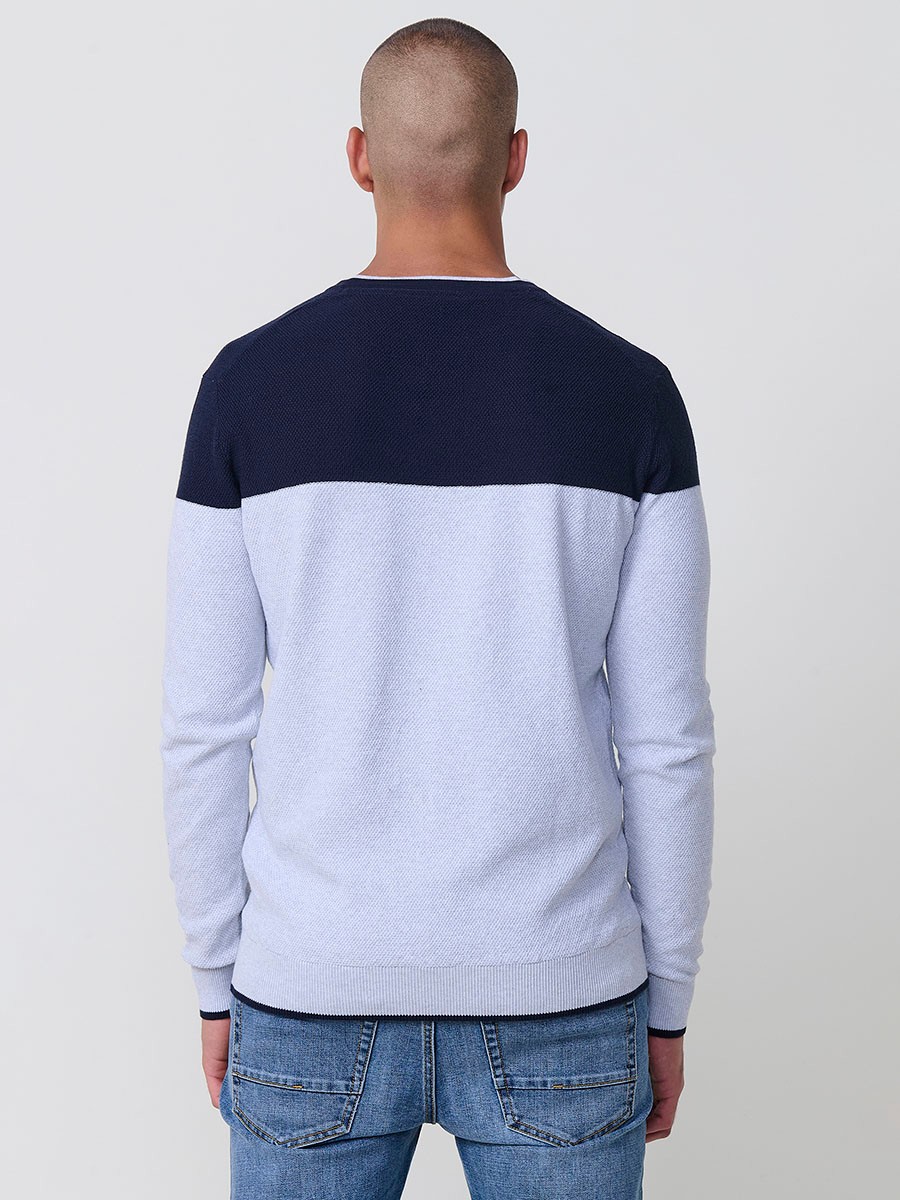 Polo de hombre en punto tricot navy, de manga larga y cuello redondo abotonado. 100% algodón.