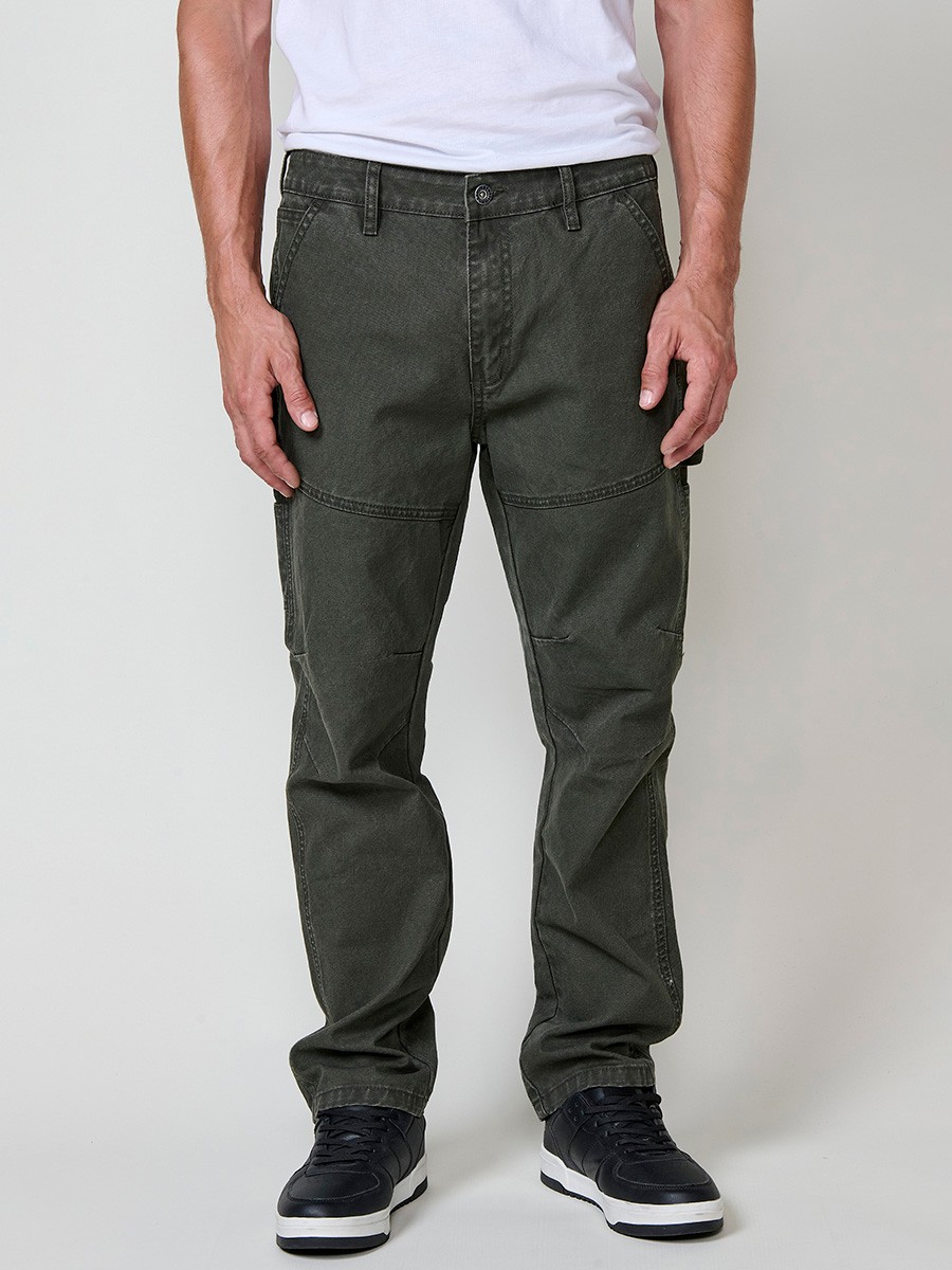Pantalon cargo long pour homme en vert avec fermeture éclair et bouton. Confection 100 % coton.