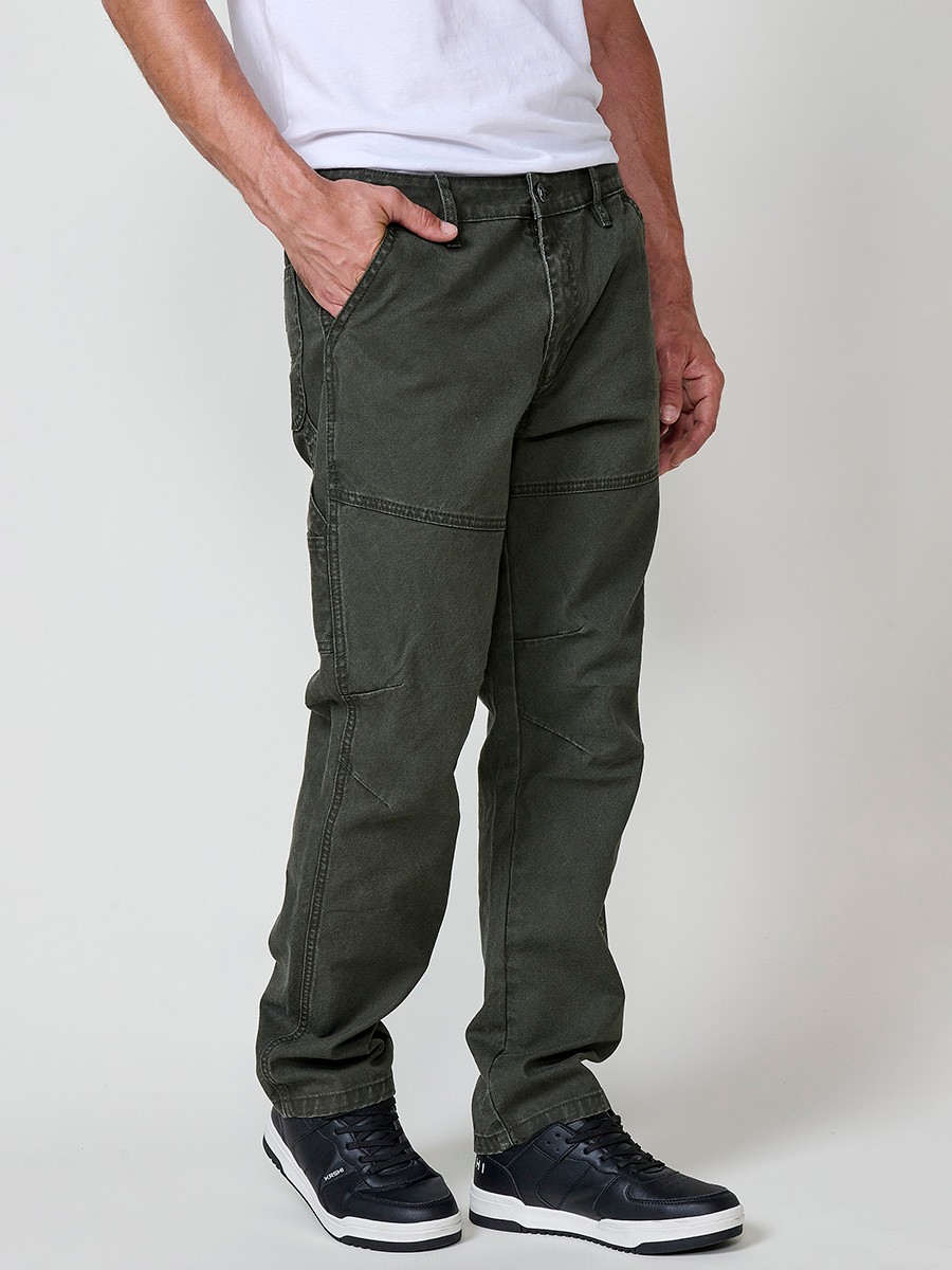 Pantalon cargo long pour homme en vert avec fermeture éclair et bouton. Confection 100 % coton.