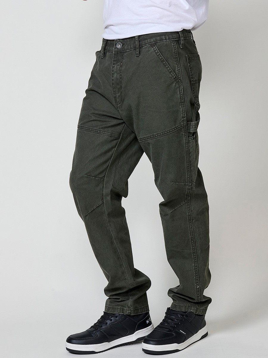 Pantalon cargo long pour homme en vert avec fermeture éclair et bouton. Confection 100 % coton.