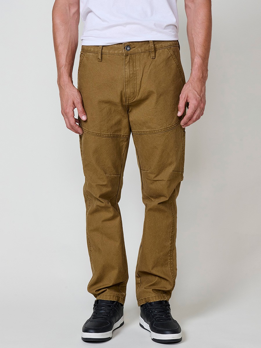 Pantalon cargo long pour homme en beige (tostado), fermeture éclair et bouton. 100 % coton.