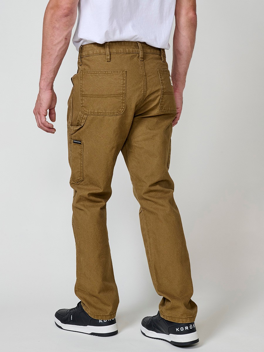 Pantalon cargo long pour homme en beige (tostado), fermeture éclair et bouton. 100 % coton.
