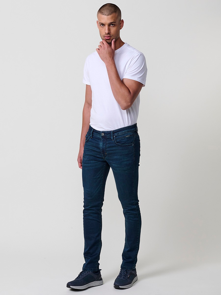 Jean slim fit pour homme avec fermeture éclair et bouton.
