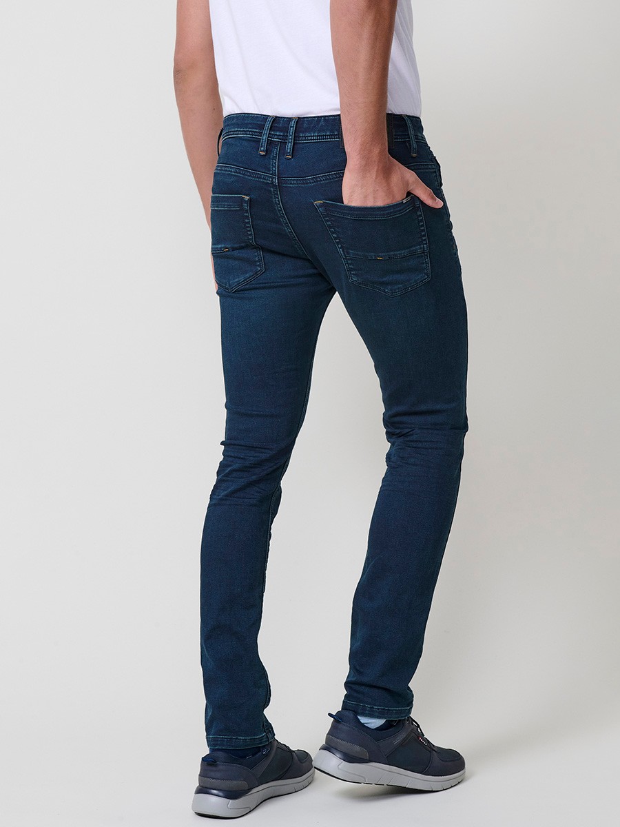 Jean slim fit pour homme avec fermeture éclair et bouton.