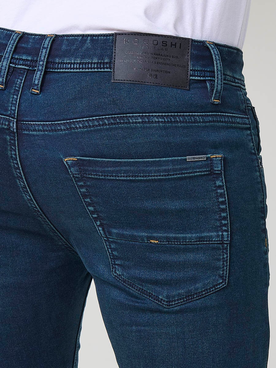 Jean slim fit pour homme avec fermeture éclair et bouton.