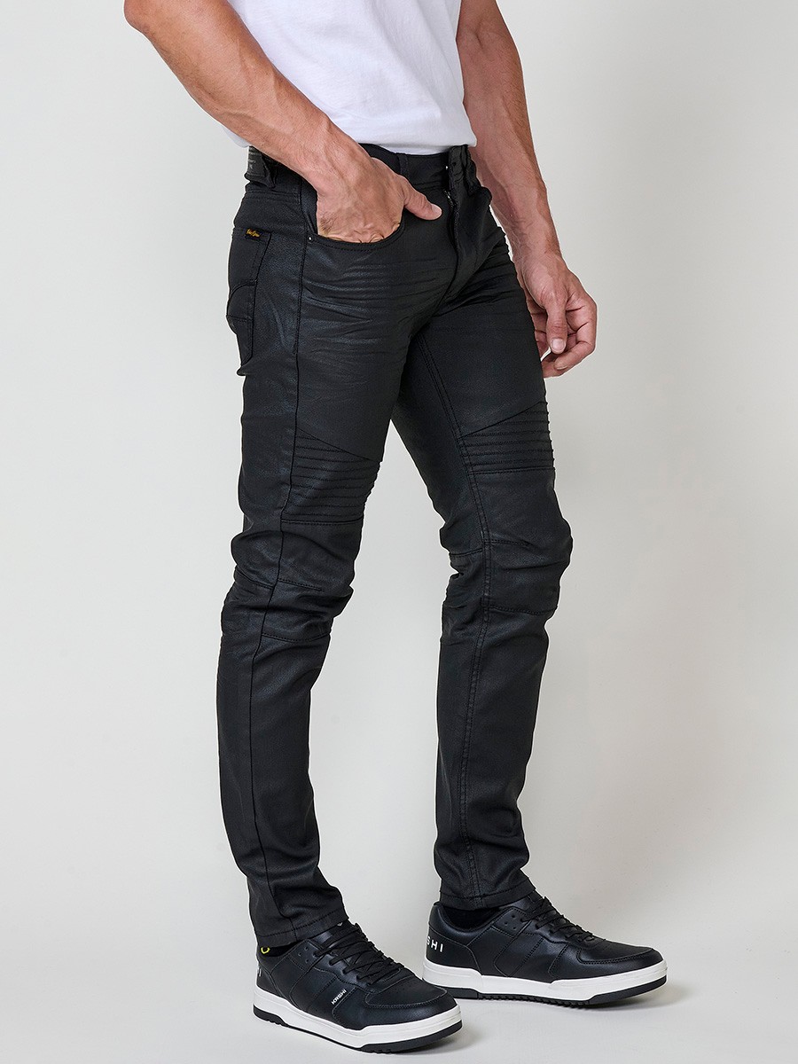 Pantalón vaquero biker skinny fit de hombre en color negro con cierre de cremallera y botón.