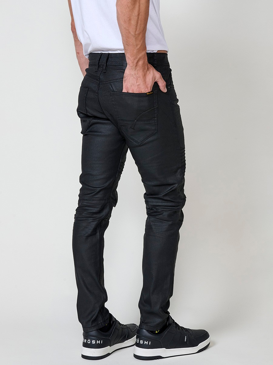 Pantalón vaquero biker skinny fit de hombre en color negro con cierre de cremallera y botón.