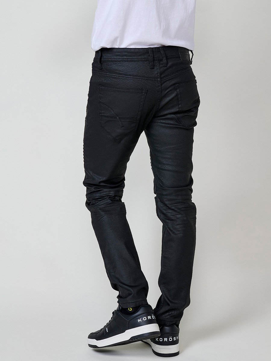 Pantalón vaquero biker skinny fit de hombre en color negro con cierre de cremallera y botón.
