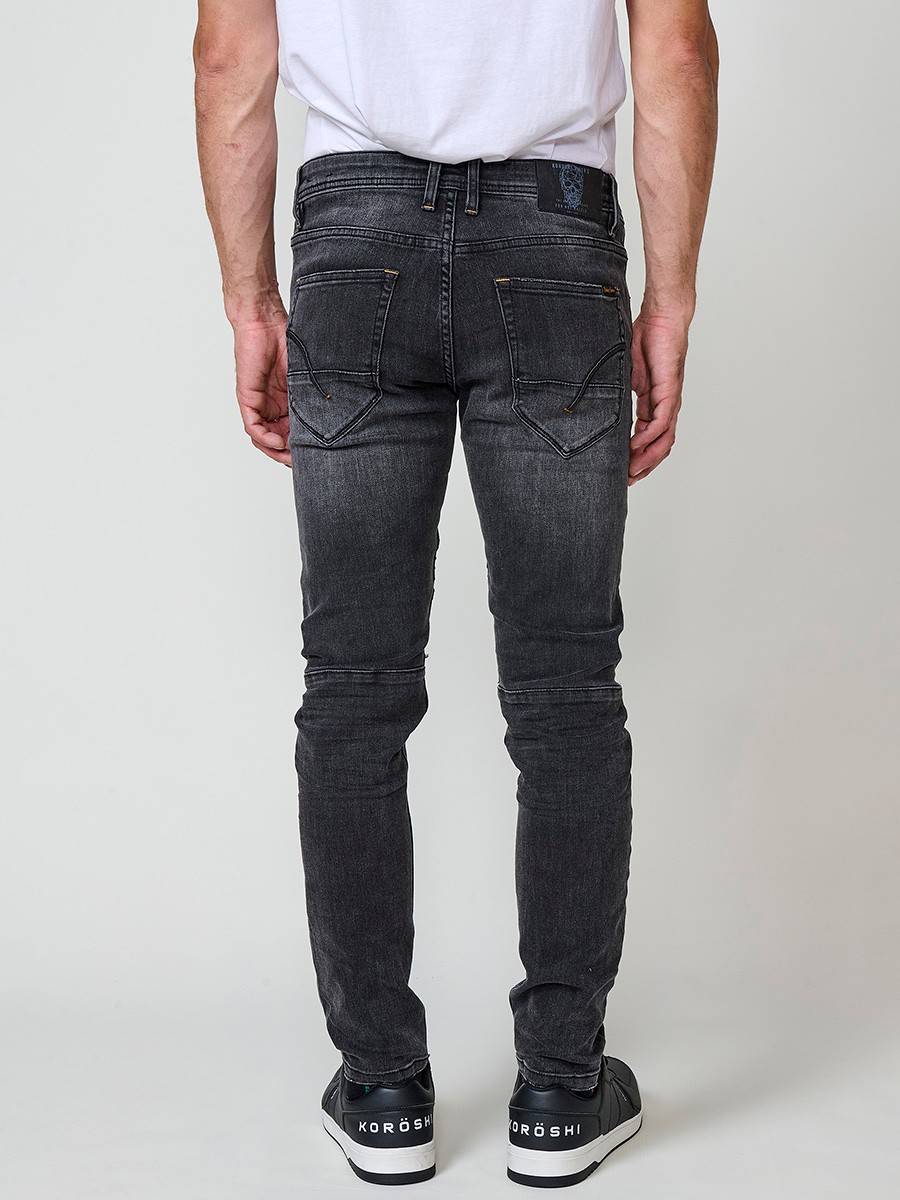 Jean homme biker noir en denim avec coupe skinny fit. Détails sur les genoux, fermeture zippée avec bouton.