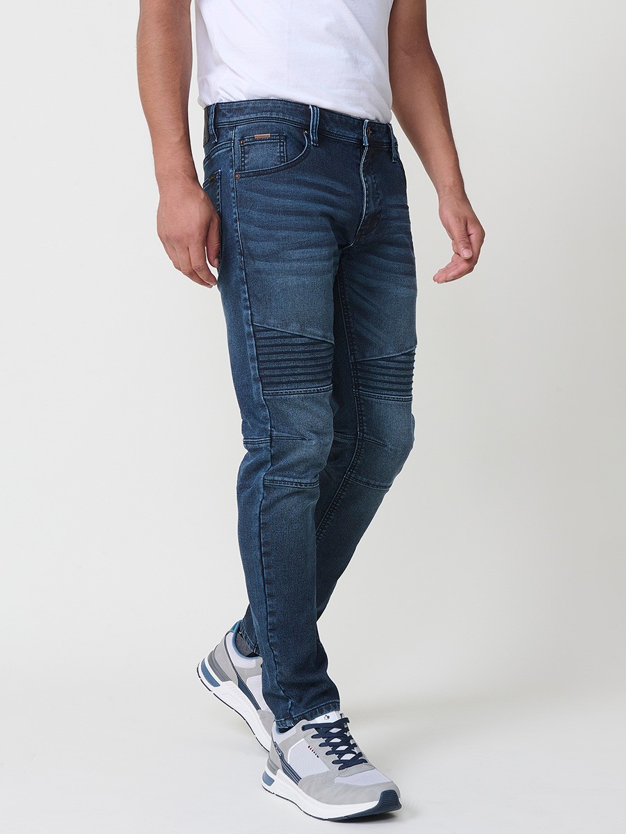Biker-Skinny-Fit-Jeans für Herren in dunkler Farbe. Aus 98 % Baumwolle und 2% Elasthan, bequem und elastisch.