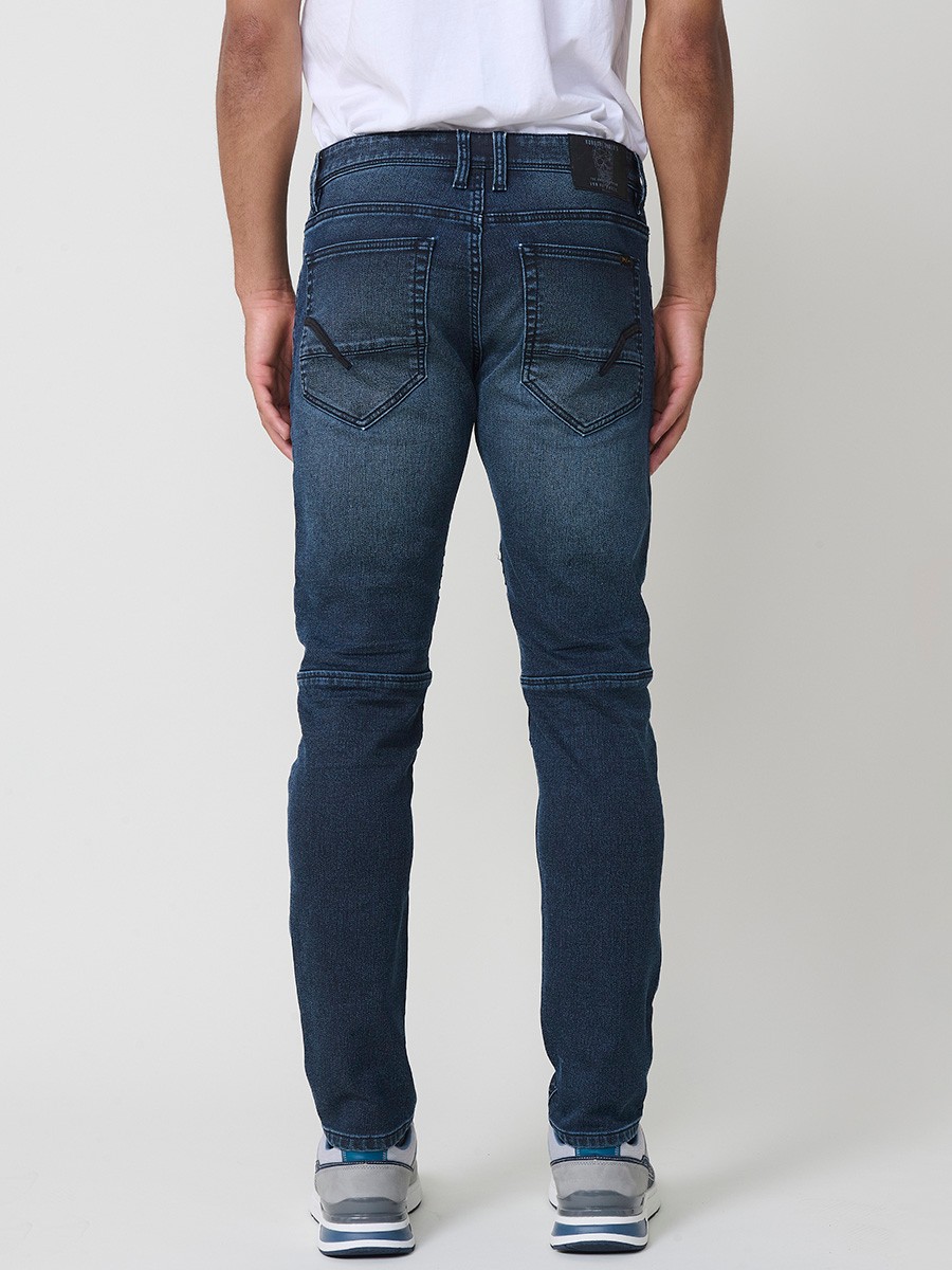 Biker-Skinny-Fit-Jeans für Herren in dunkler Farbe. Aus 98 % Baumwolle und 2% Elasthan, bequem und elastisch.