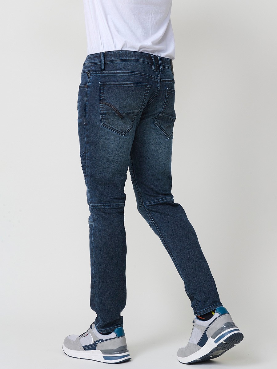 Biker-Skinny-Fit-Jeans für Herren in dunkler Farbe. Aus 98 % Baumwolle und 2% Elasthan, bequem und elastisch.