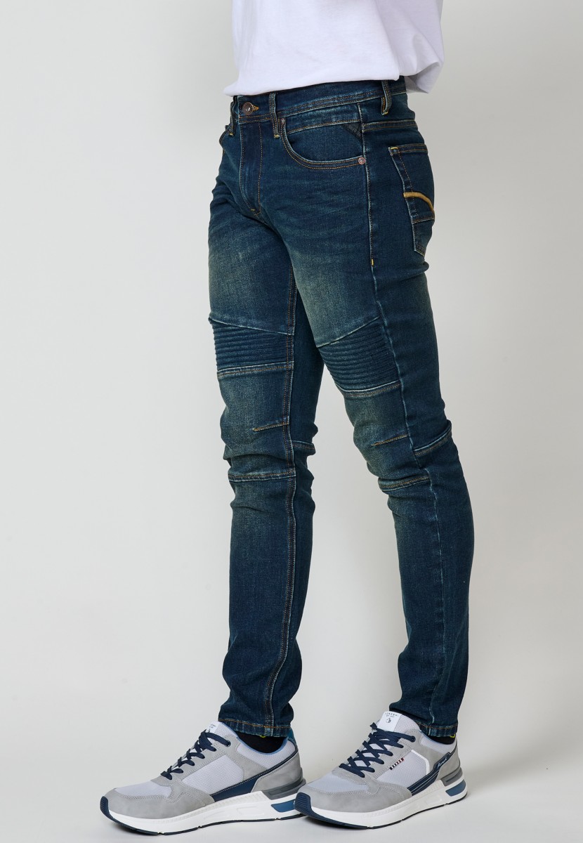 Jean homme Biker Skinny Fit en denim stretch bleu foncé. Coupe ajustée avec détails biker. 98 % coton, 2 % élasthanne.